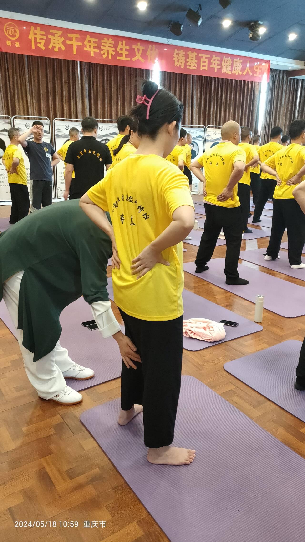 女子洗髓功垂吊功图片