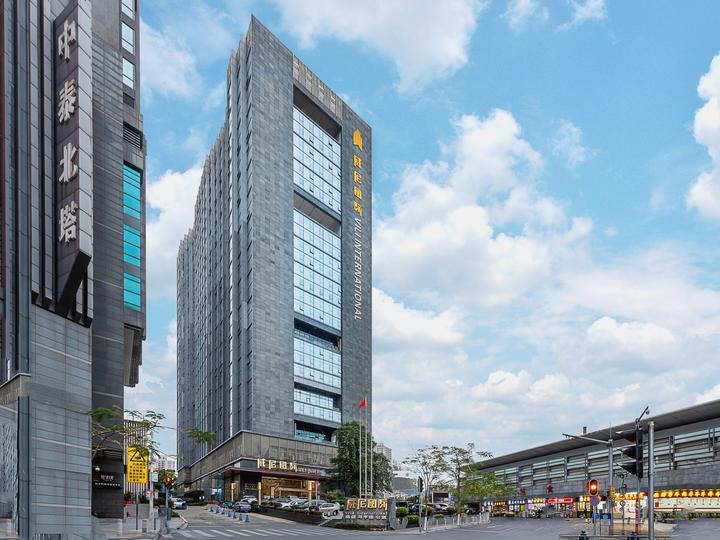 东方宝泰购物广场,羊城八景之"天河飘绢"仅在信步之遥,距离广州天河城