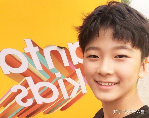 天天近况曝光不秀长腿秀琴技抱猫演奏心情好完全不像单亲宝宝