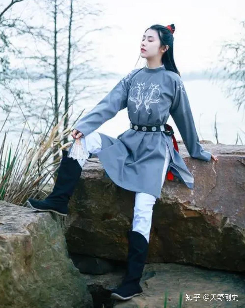 蓝衣满服为什么异域感很重没有一点汉服的端庄？ - 知乎