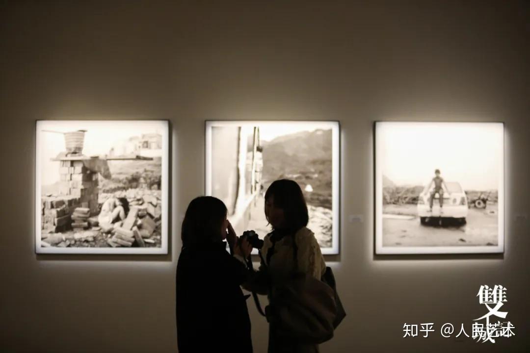 从上至下:李俊,"被排出的剩余目标"展览现场 | 李一凡作品展览现场