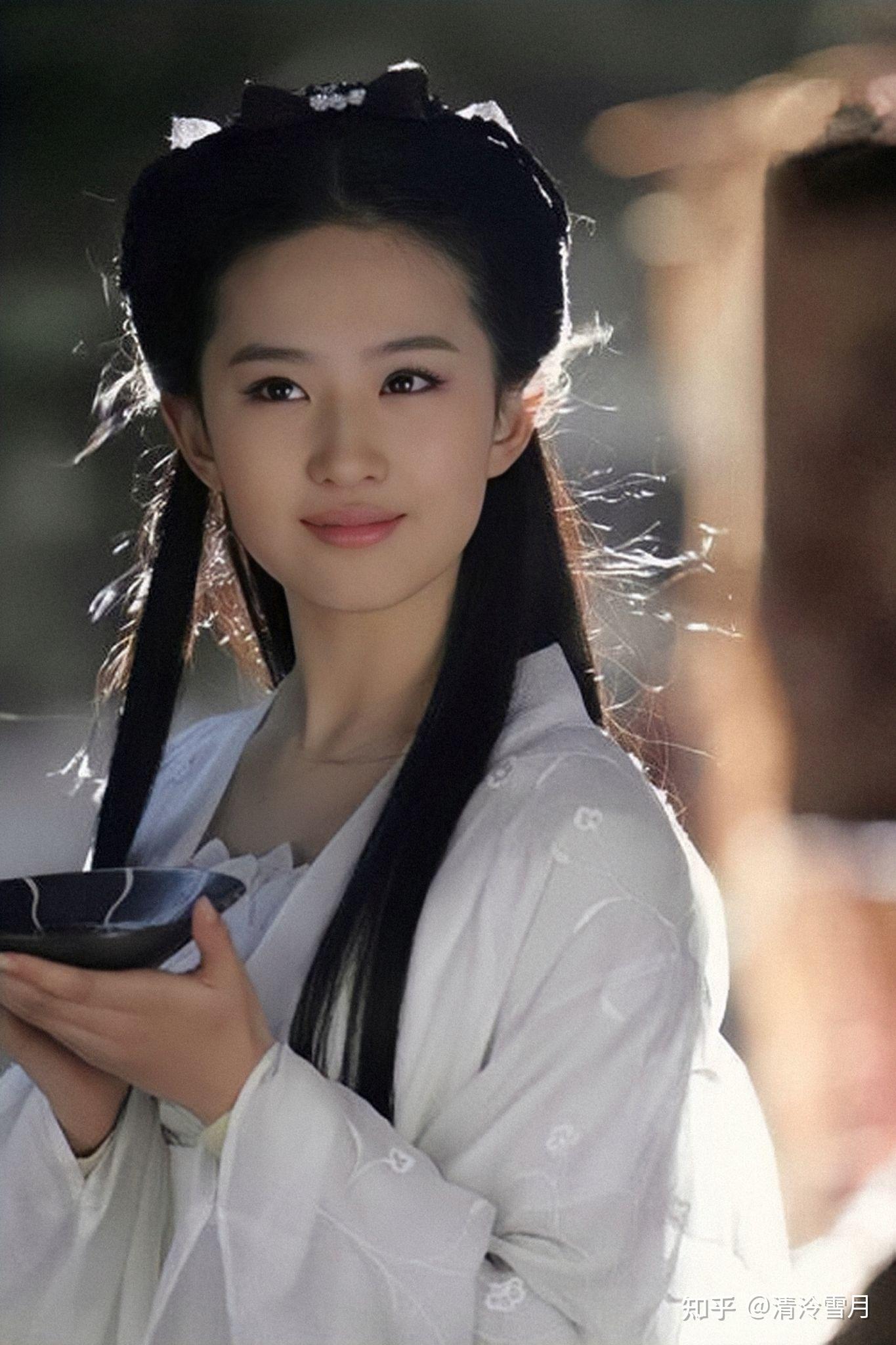 刘亦菲和关之琳谁更美 年轻时?