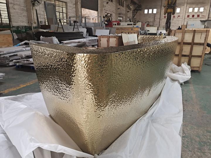 金色不锈钢水波纹吧台