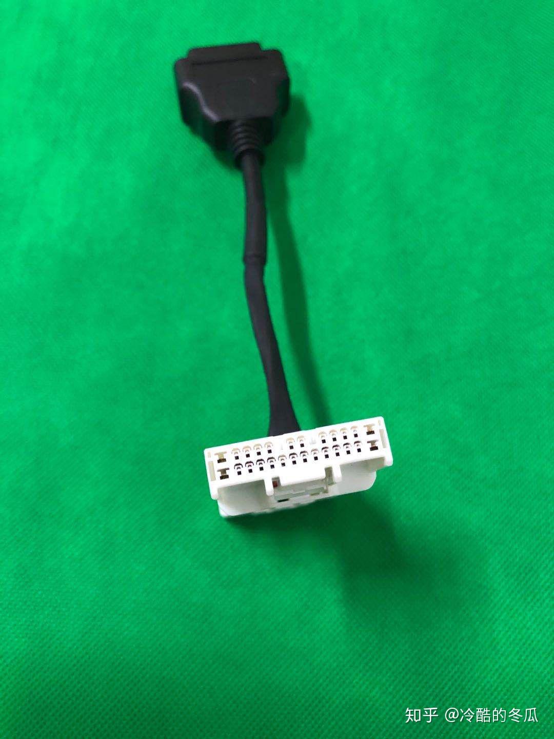 将准备好的车载端口转接obd端口线缆cable插上车载的公端即可.2.