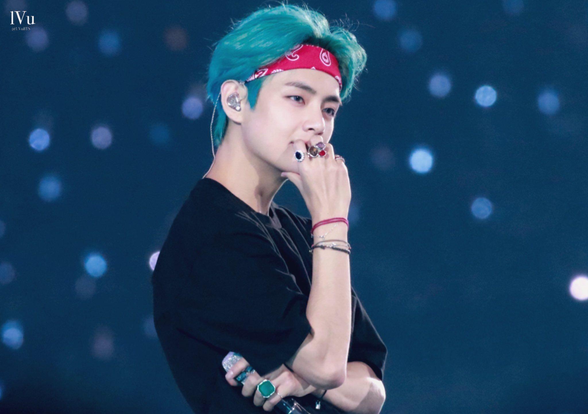 有蓝发金泰亨的照片吗