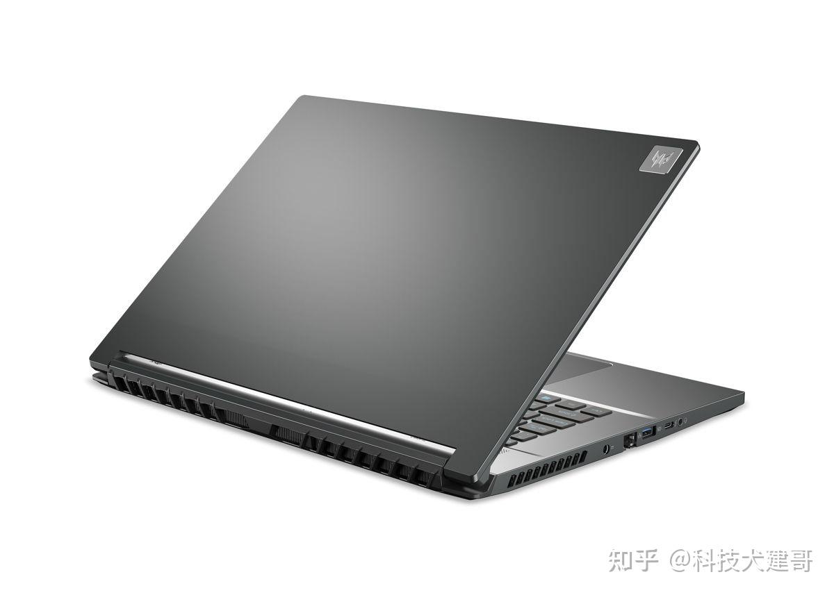散热方面,predator triton 500 se 笔记本内置三颗风扇,包含一个特制