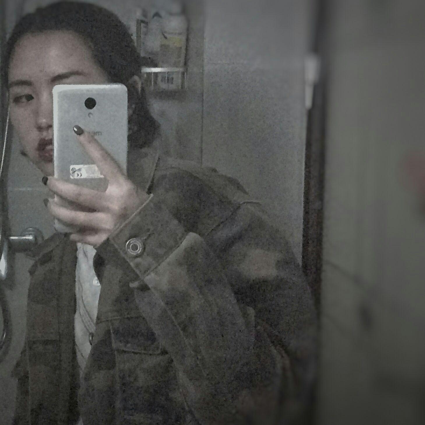 笑起来不好看的女生怎么拍照?