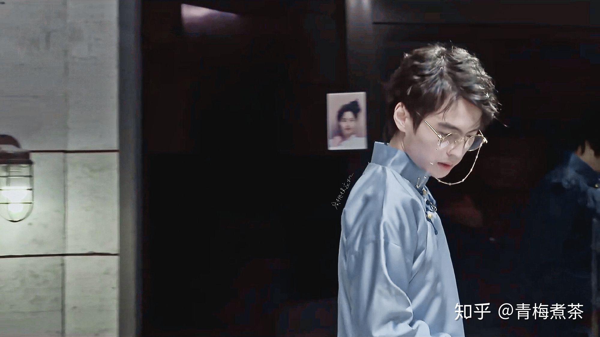 为什么蒲熠星明明戴眼镜更好看简直神颜现在却开始不戴眼镜并画很浓的