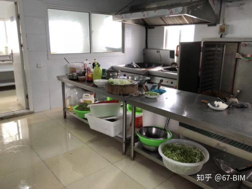 工地君发现生活区内配套设施可是相当齐全,有工友餐厅,物业办公室