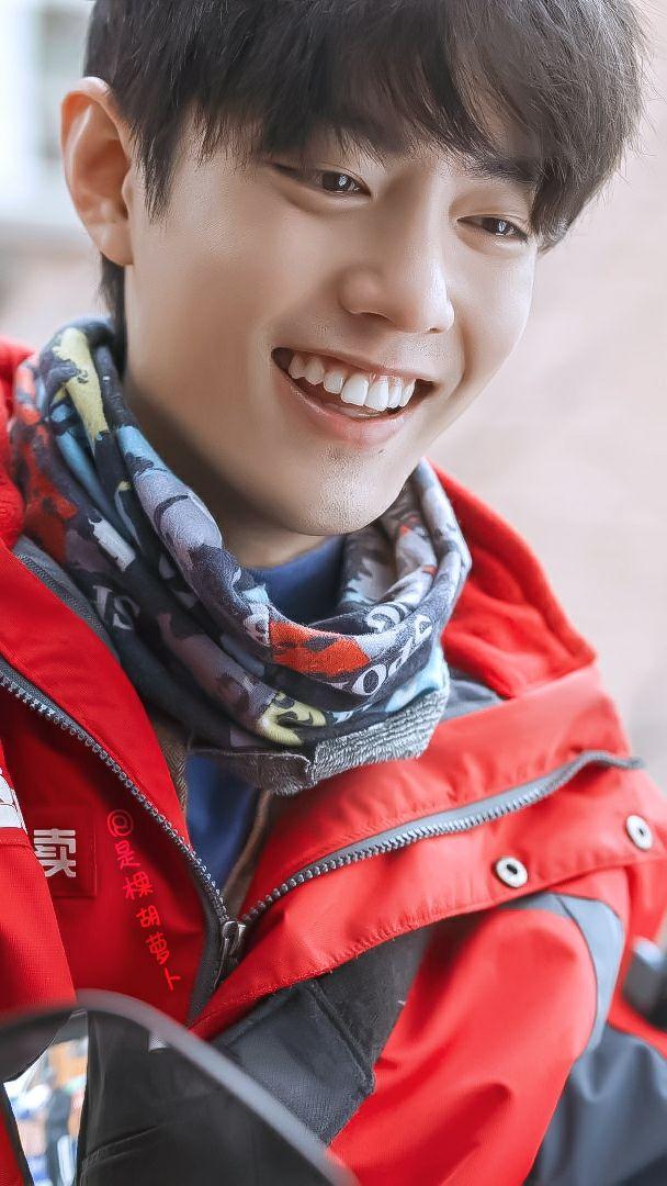 如何评价肖战在最美表演《家规》和《买耳朵》中演绎的两个截然不同的