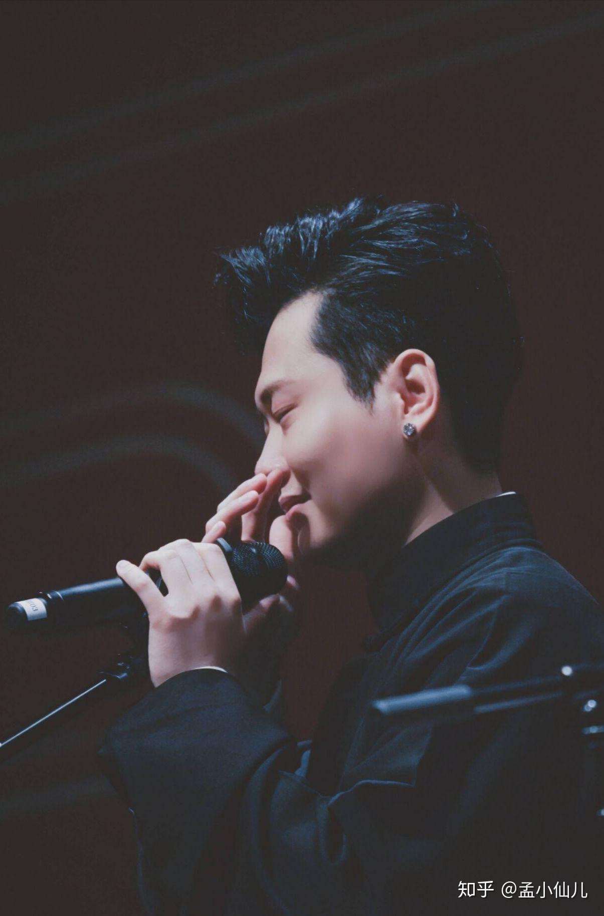 德云社孟鹤堂的耳钉在那只耳朵上? - 知乎