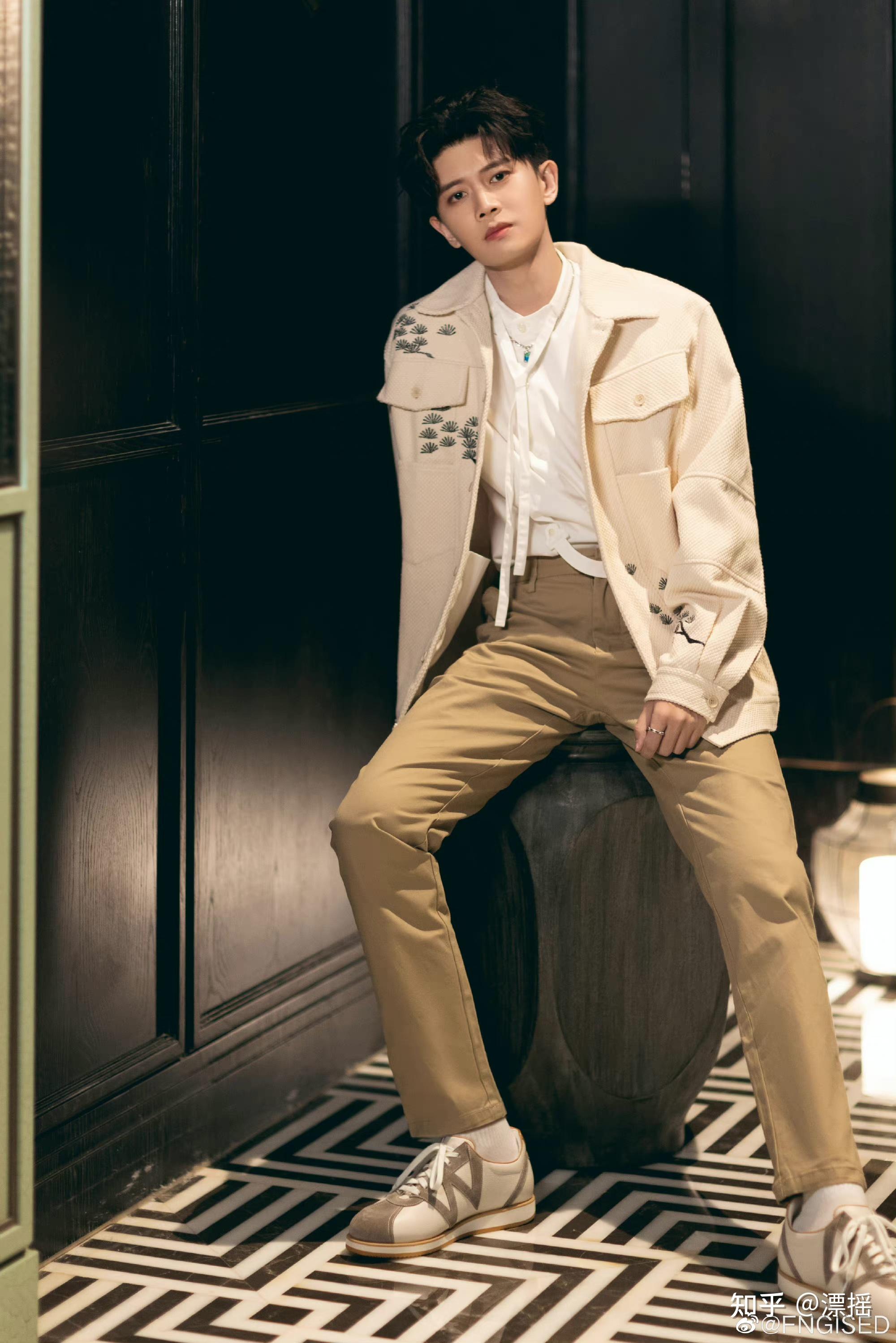 想知道任嘉伦的衣服同款为什么淘宝上搜不到? - 知乎