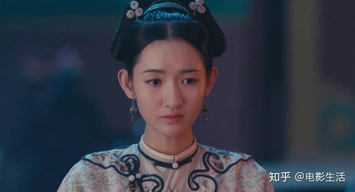 影片中有两条爱情支线,除却景娴格格和御厨张东官,还有婉贞格格和侍卫