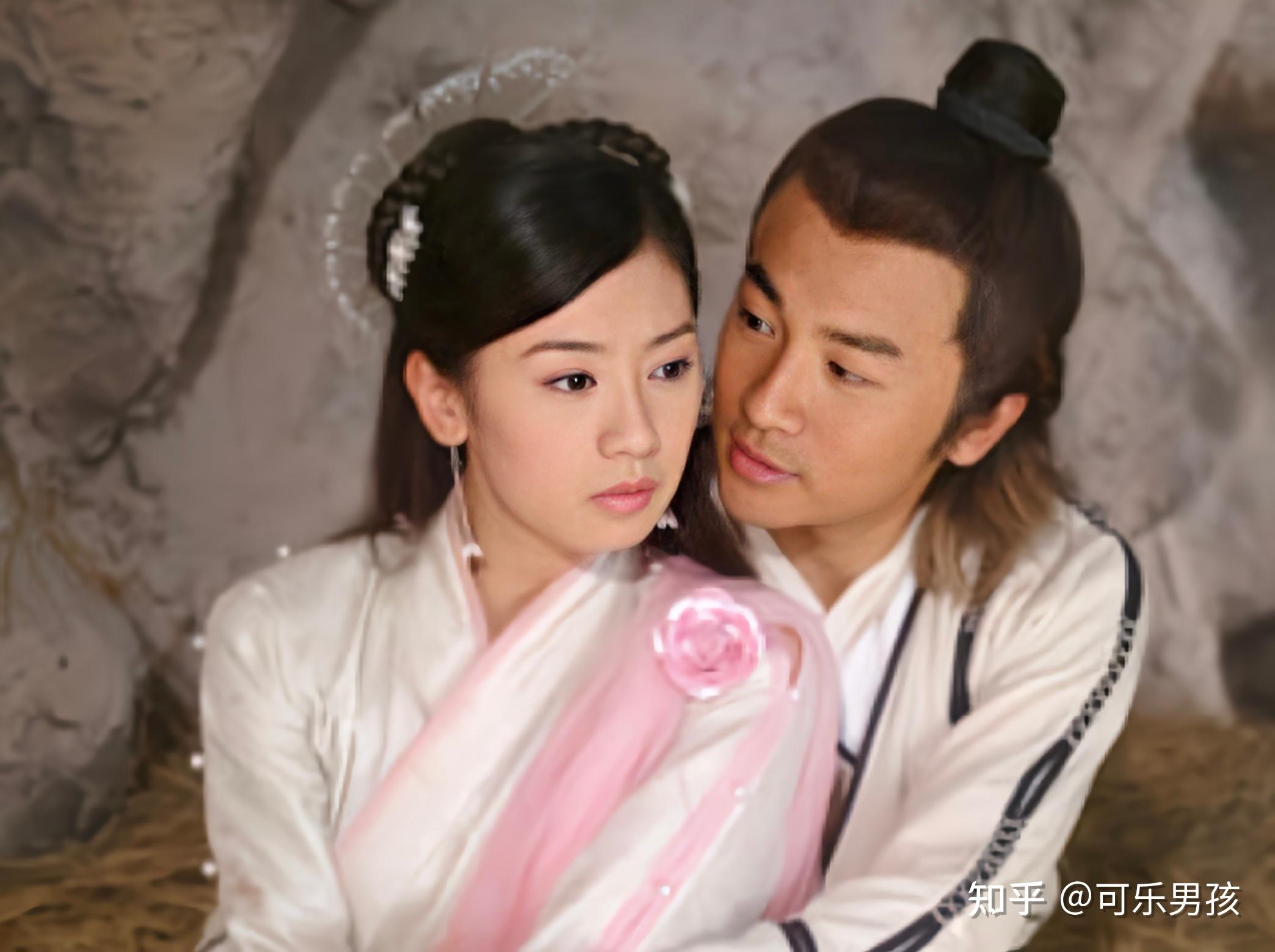 张无忌在山洞内激战赵敏