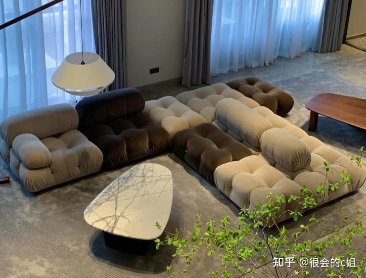 b&b的豆腐块沙发改变了传统沙发的固定模式,一上市就凭其乖糯的外形