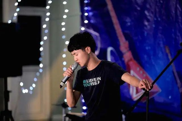 唱歌怎么样才能有感情?