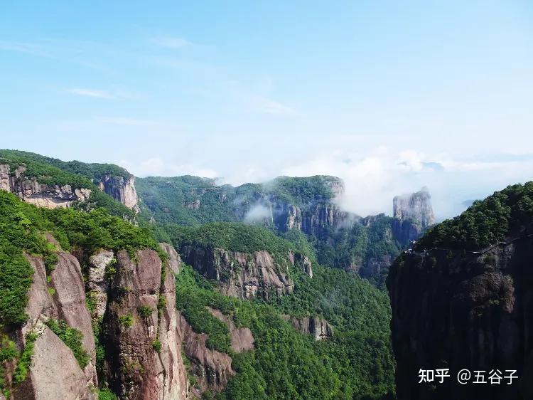 5,天姥山风景名胜区:"天姥连天向天横,势拔五岳掩赤城"