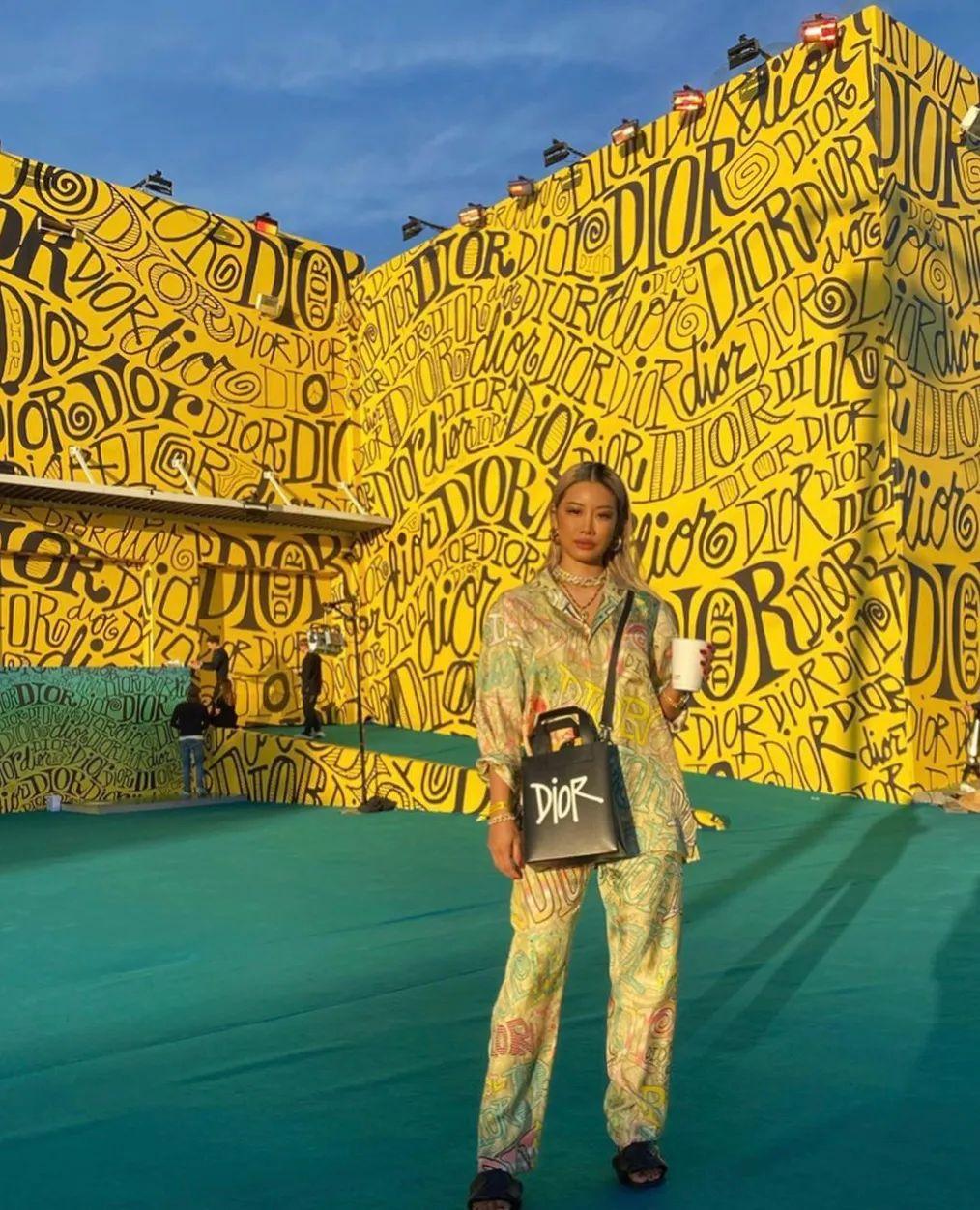 亚洲女孩不会穿潮酷欧美风快来抄ambush主理人yoon的作业