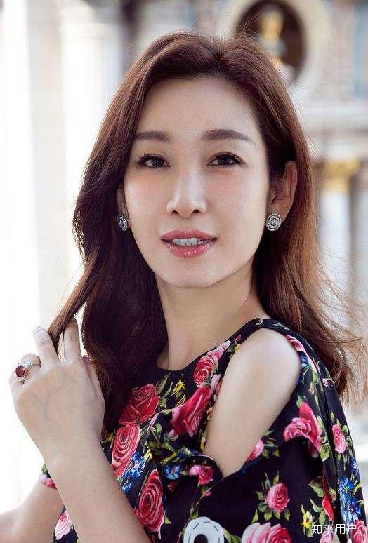有什么小眼睛好看的明星,或者你身边有什么小眼睛的好看女生?