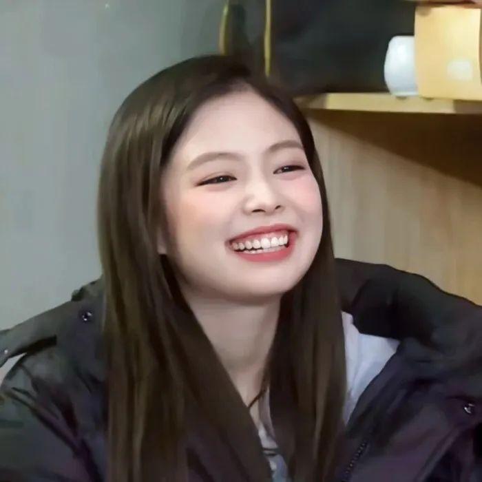 有没有blackpink里jennie露齿大笑眯眼睛的头像啊啊啊!太可爱了!