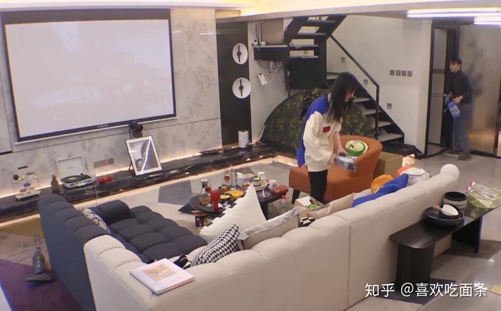 郑爽上海外滩购豪宅筑爱巢自己装修享受乐趣开启独居新生活