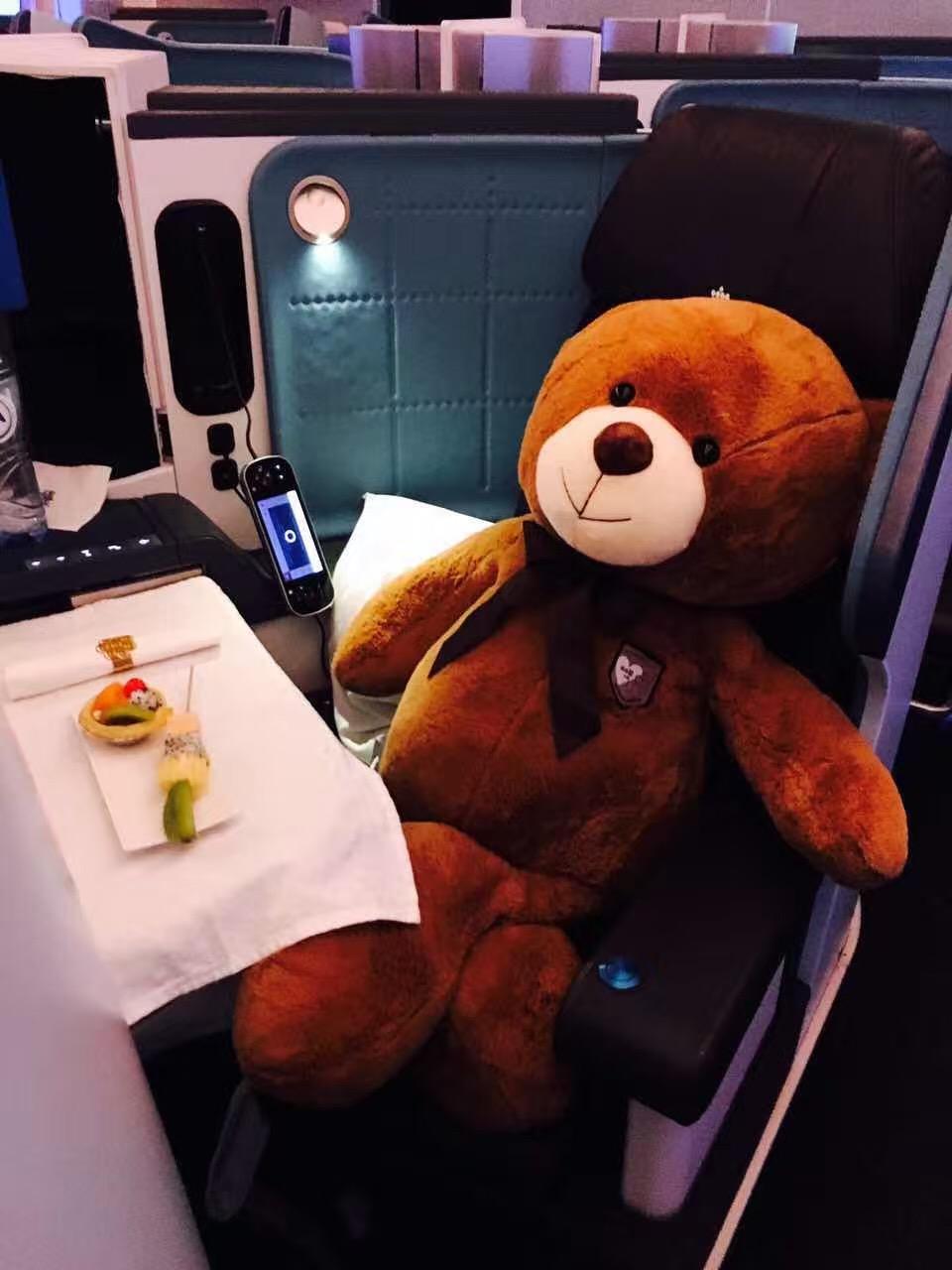 作为航空乘务员,在飞机上遇到过哪些有趣的事