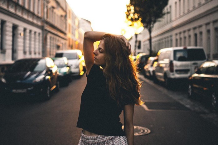 夏天穿黑色t恤比较热但黑色t恤时髦显瘦还很酷