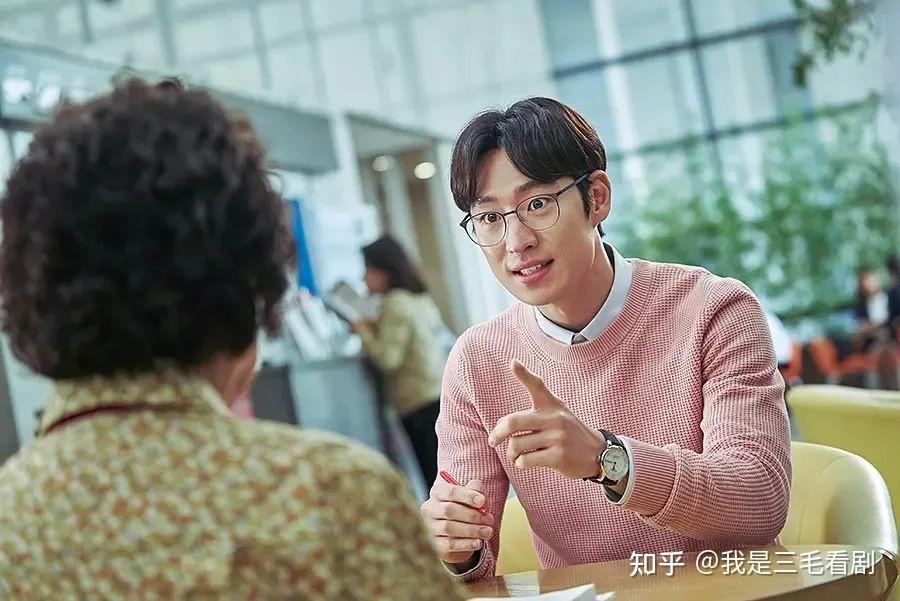 毕业于mbc无线电第一期演员训练班,现为韩国配音演员协会名誉会员.