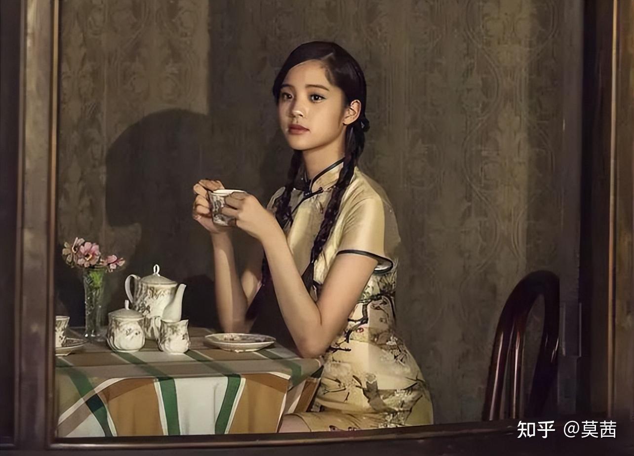 赵露思,倪妮,关晓彤,刘浩存,刘嘉玲,周冬雨,欧阳娜娜,等严格来说,旗袍