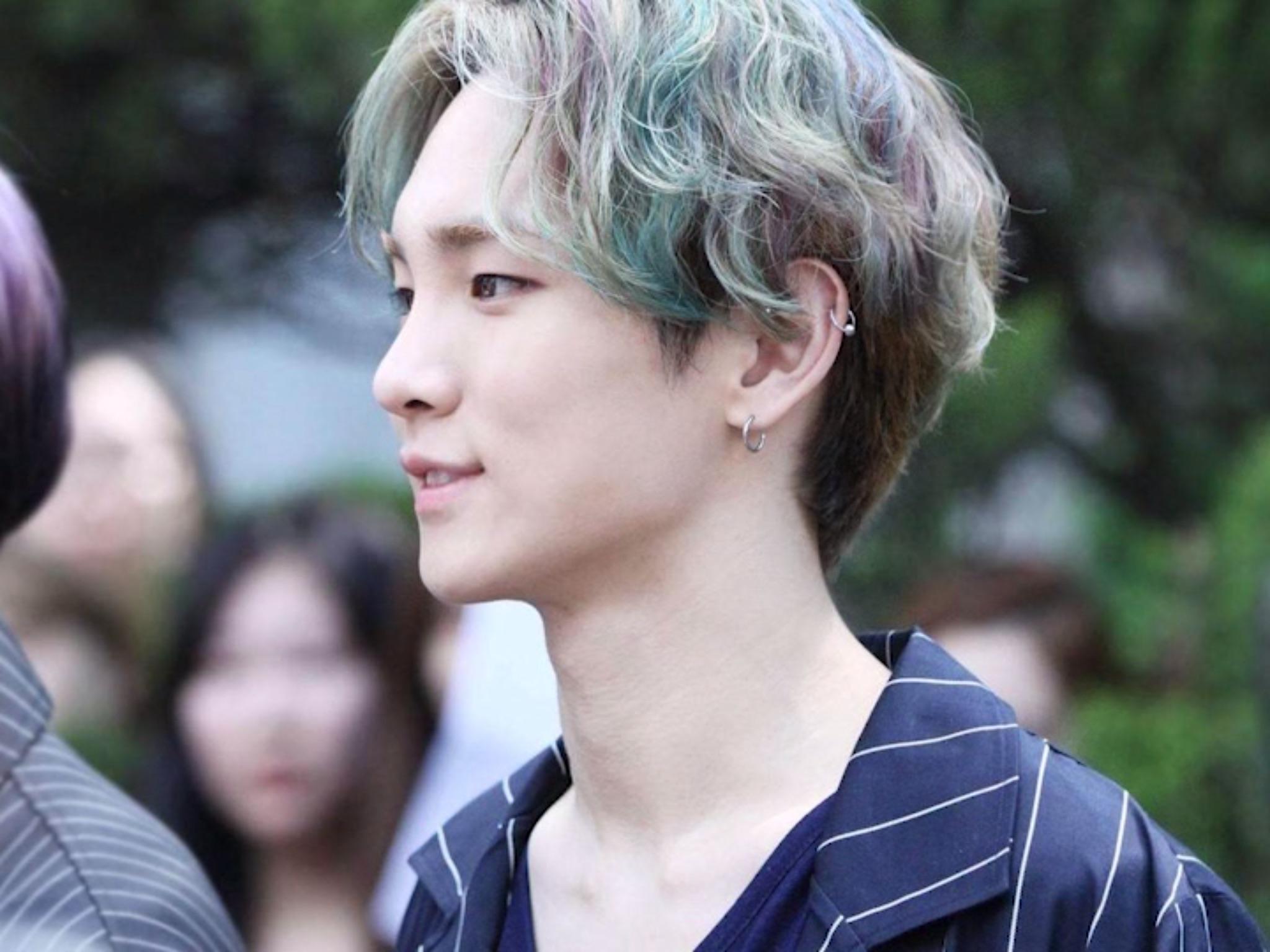 key金基范,皮肤白白的滑滑的,听着他的声音就想逗他多说点话,偏偏还