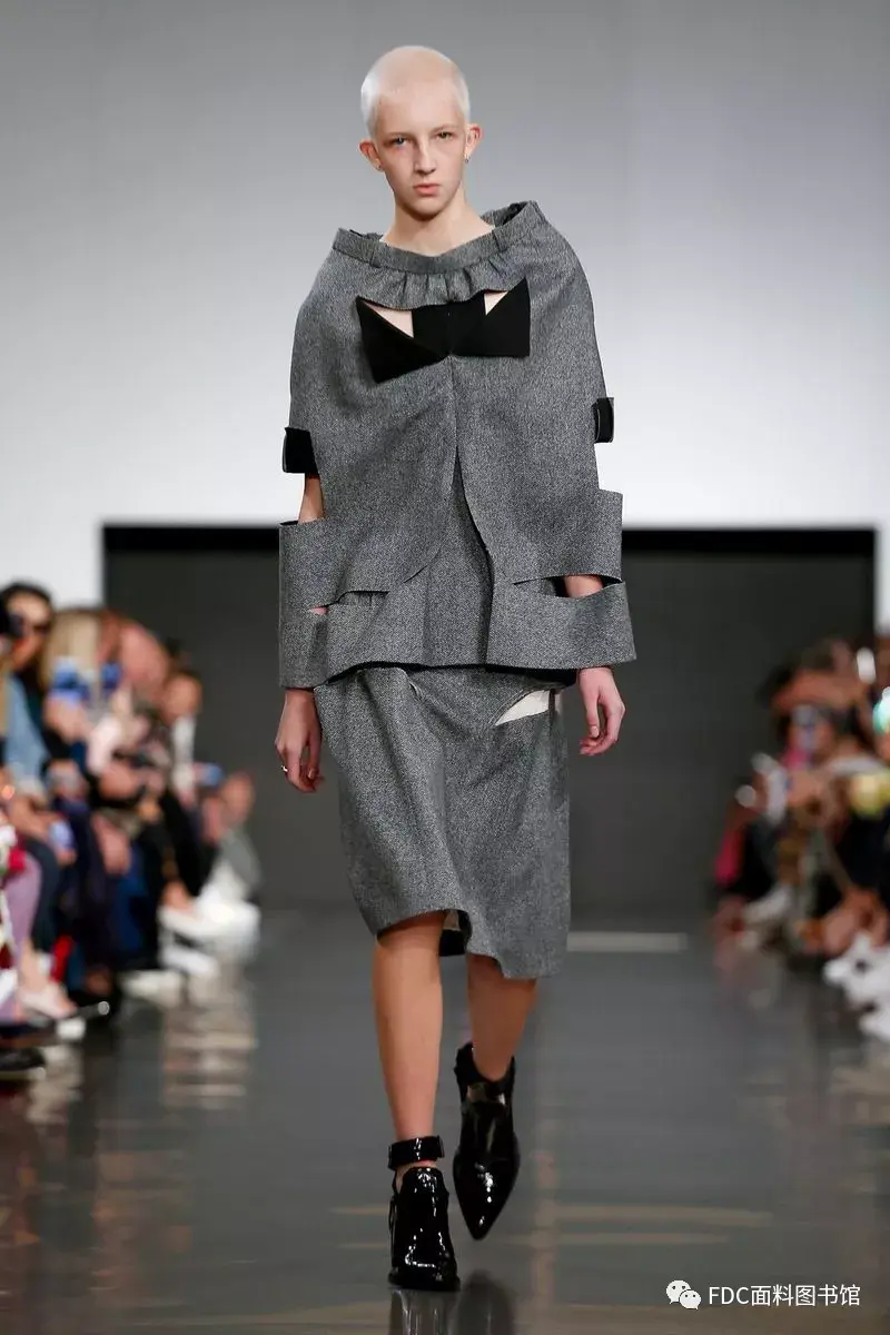 maisonmargiela2019春夏解构主义打破女性化的常规定义