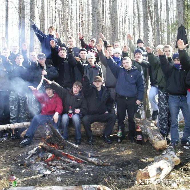 如何看待俄罗斯新纳粹基佬光头党