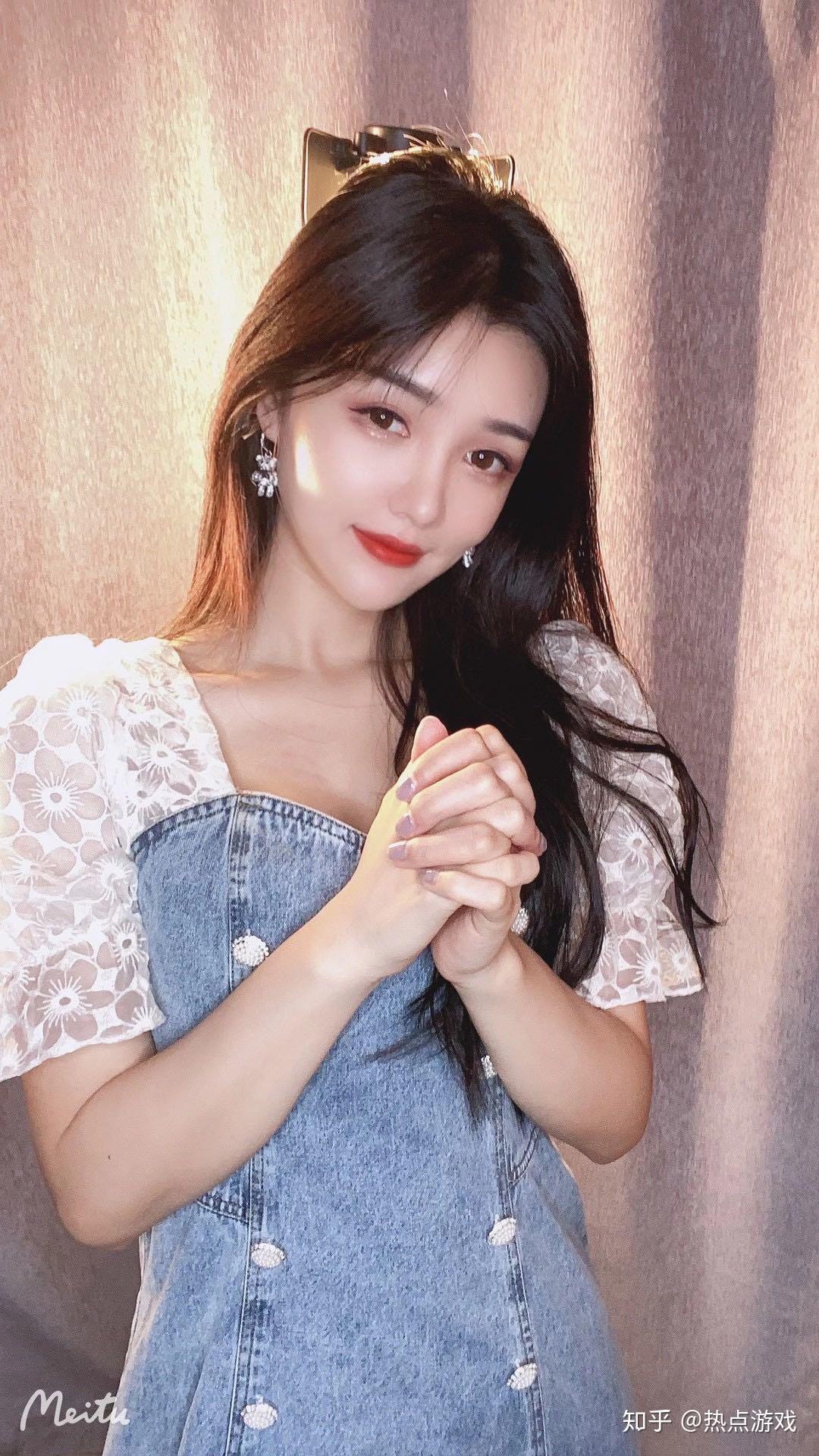 柔柔度过在虎牙的第三个生日好友送祝福粉丝发来的礼物很硬气