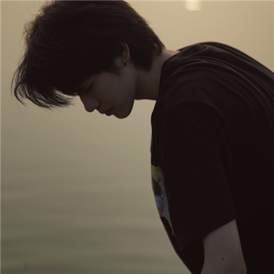 什么是少年感男生 v2-7f43ea3484febdaedc0fb837f2f2956c_b.jpg