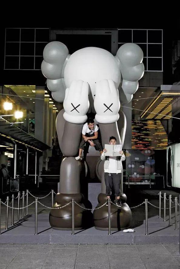 kaws: passingthrough 2010 香港