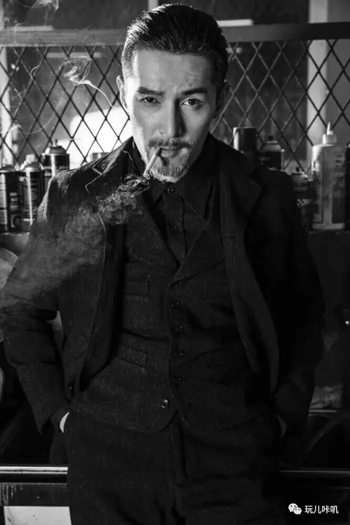 也是引导胡歌入坑阿美咔叽的人,正是李奇发掘了更爷们,更有男人味儿的