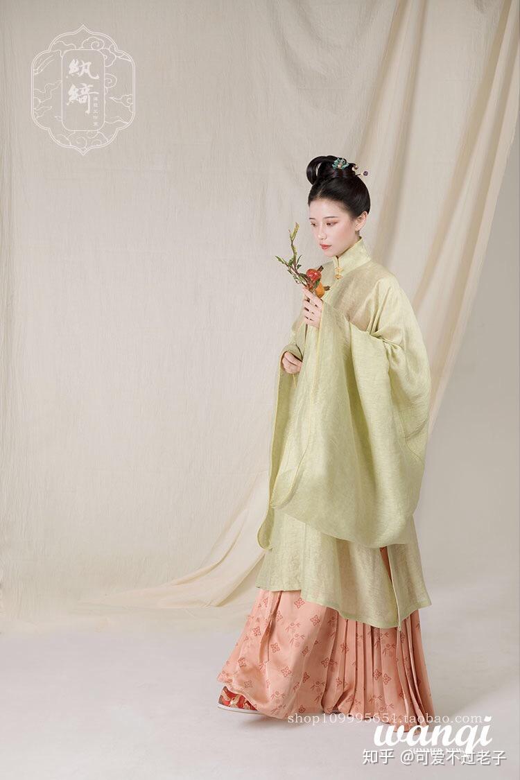 想知道有没有什么适合中年人穿的汉服,买给父母的那种? - 知乎