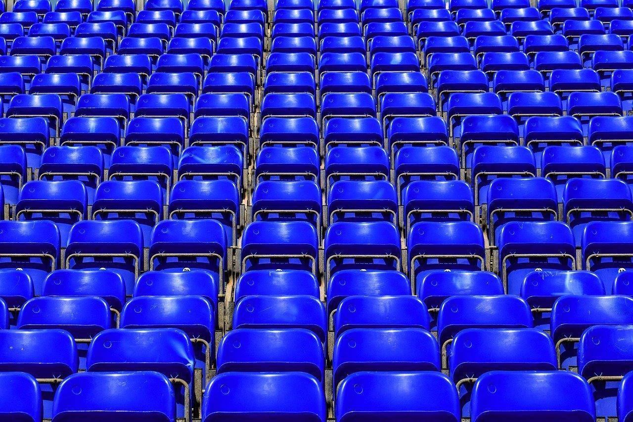 2. 米色座椅气质佳