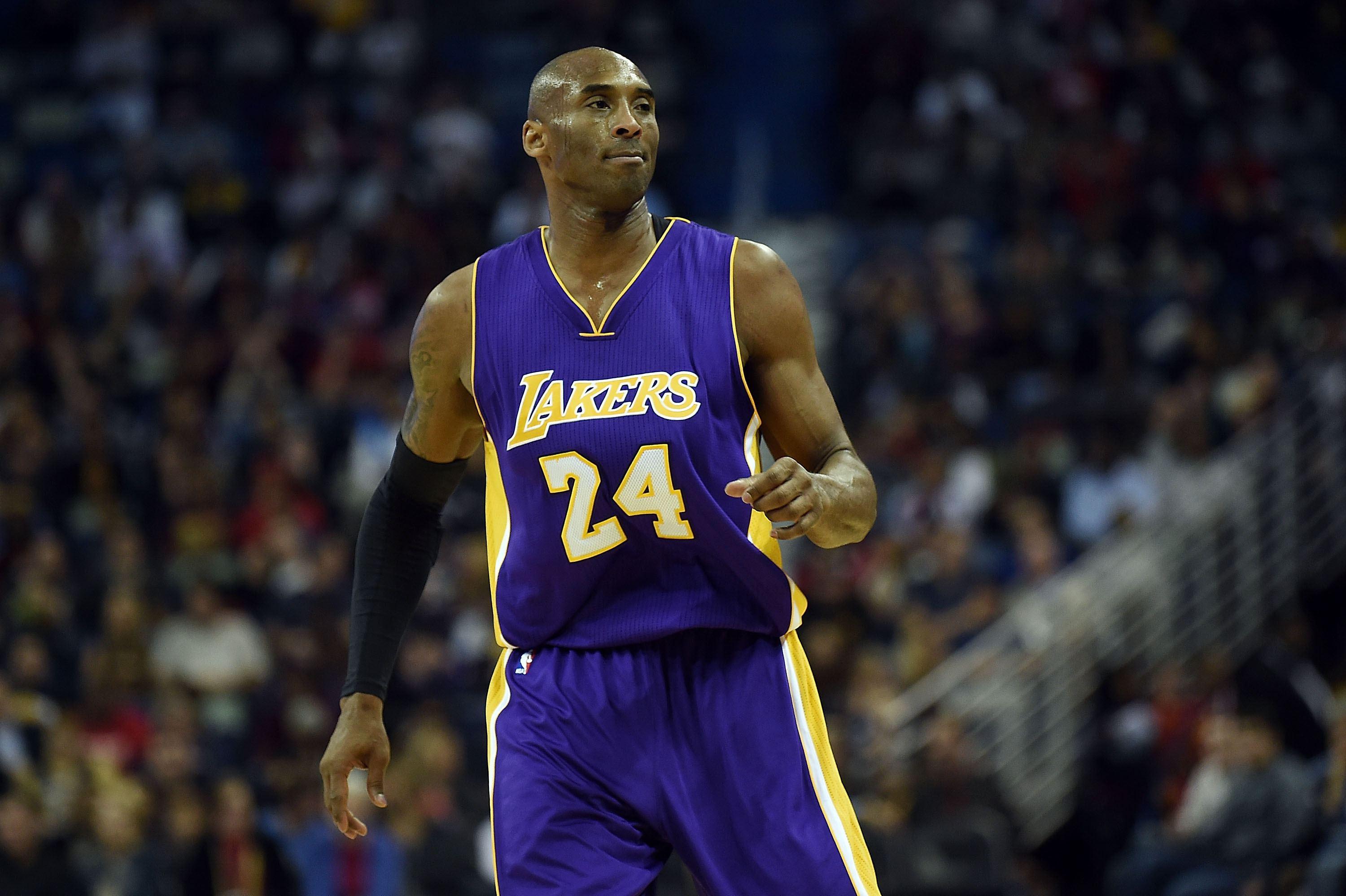 凌晨4点的洛杉矶,还是满天星光,行人寥落,寂静无声的.