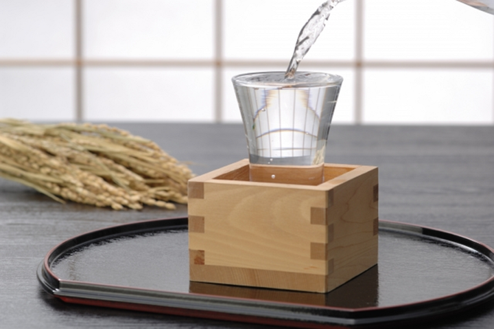 [日本清酒小知识] 神秘的日本酒器ー小木盒「枡」，究竟是什么？木盒里面的酒怎么喝？ - 知乎
