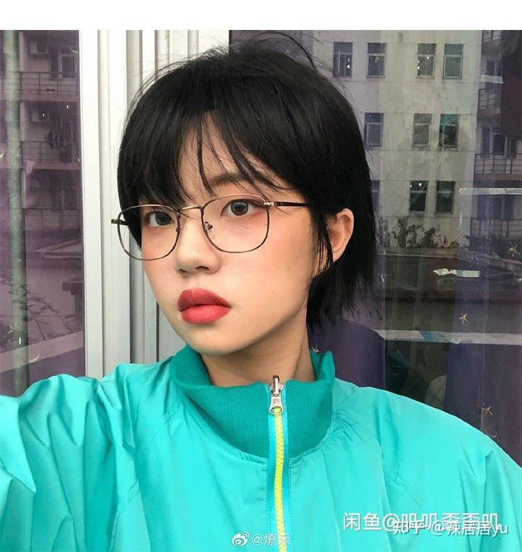 学校要求女生剪女式男发怎么办