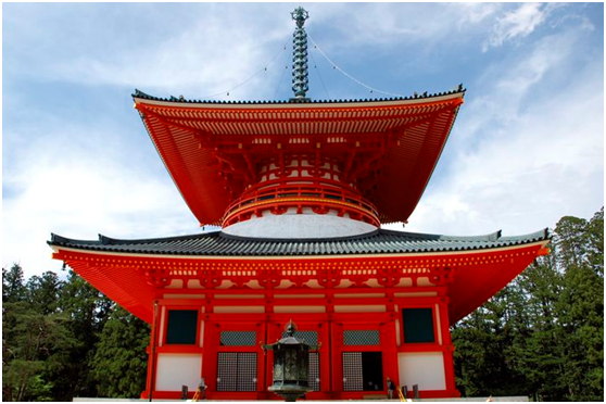 位于坛上伽蓝附近的根本大塔可以说是象征着高野山的建筑,尤其这一
