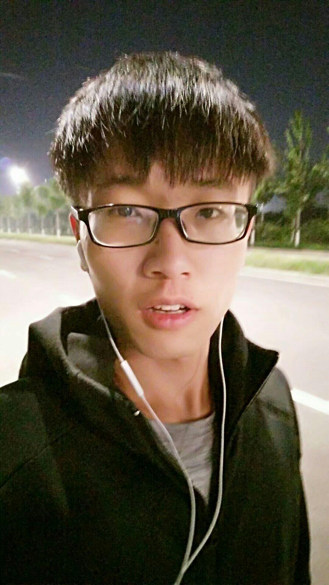 那我就祝他分手快乐,听说他分手了,也要升本成功,李鑫呢?