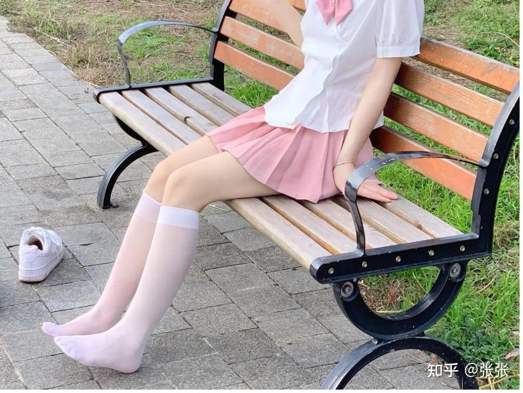 女生为啥喜欢穿白袜子