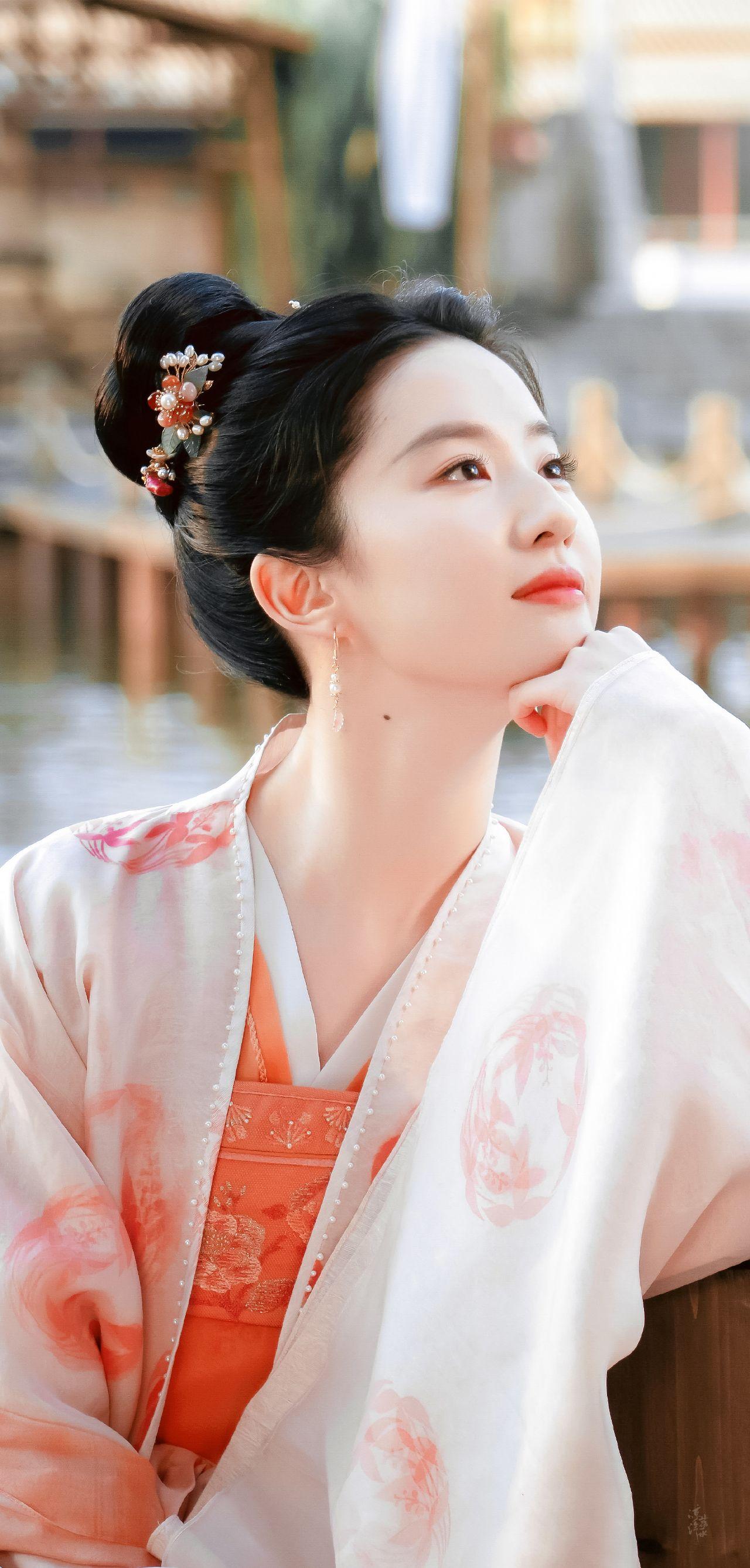 如何评价刘亦菲新剧《梦华录》的杀青照? - 知乎