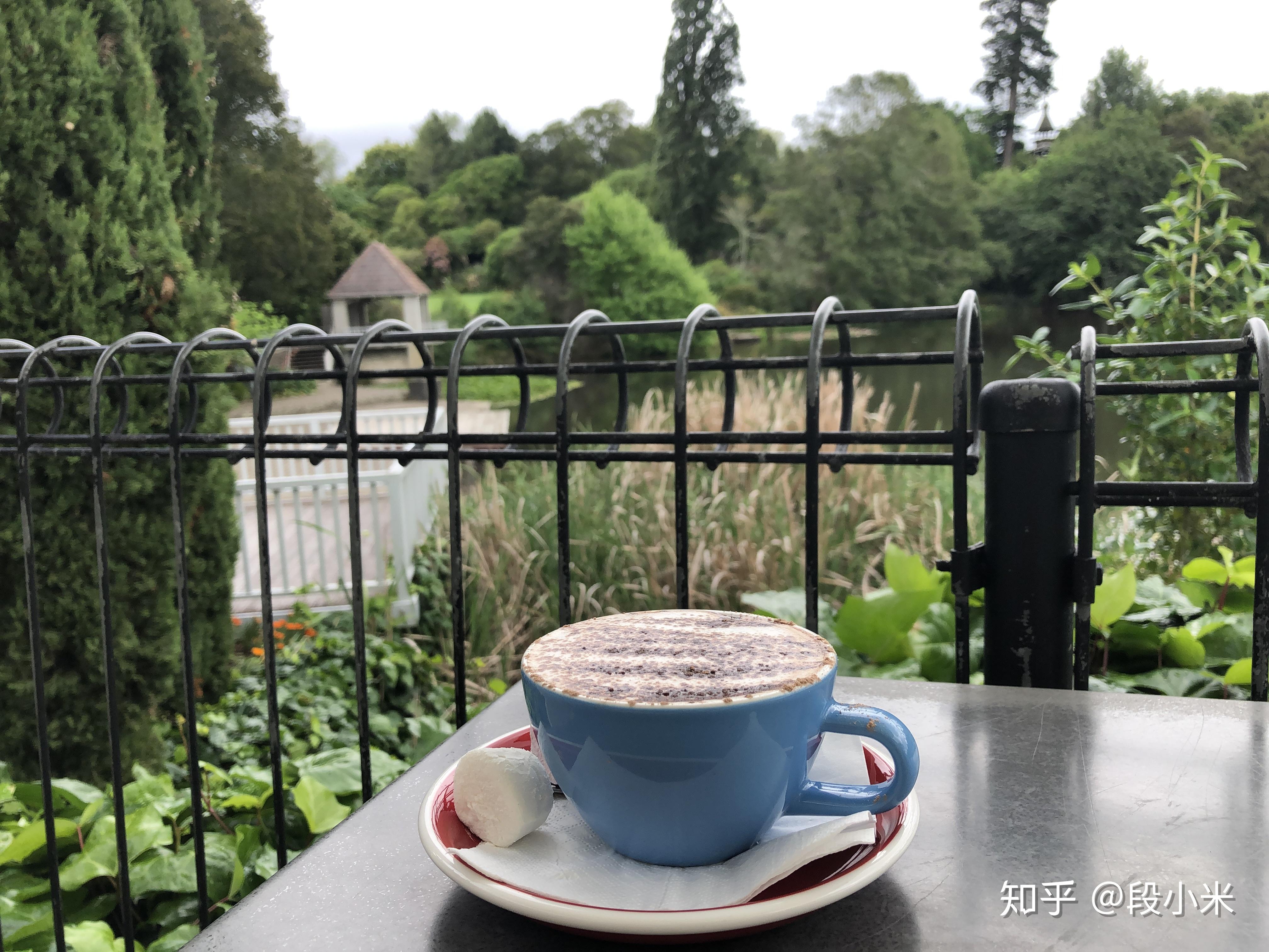 这家咖啡馆,就在有名的景点汉密尔顿花园里面.