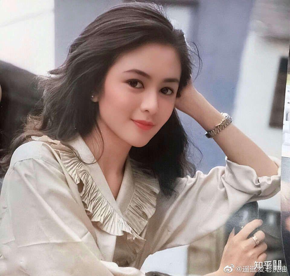 有没有关之琳更年轻的照片,网上流传的广的都是三十左右的,我不太能