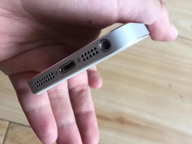 399元买个32g的九成新iphone5懂行的朋友都说我赚了