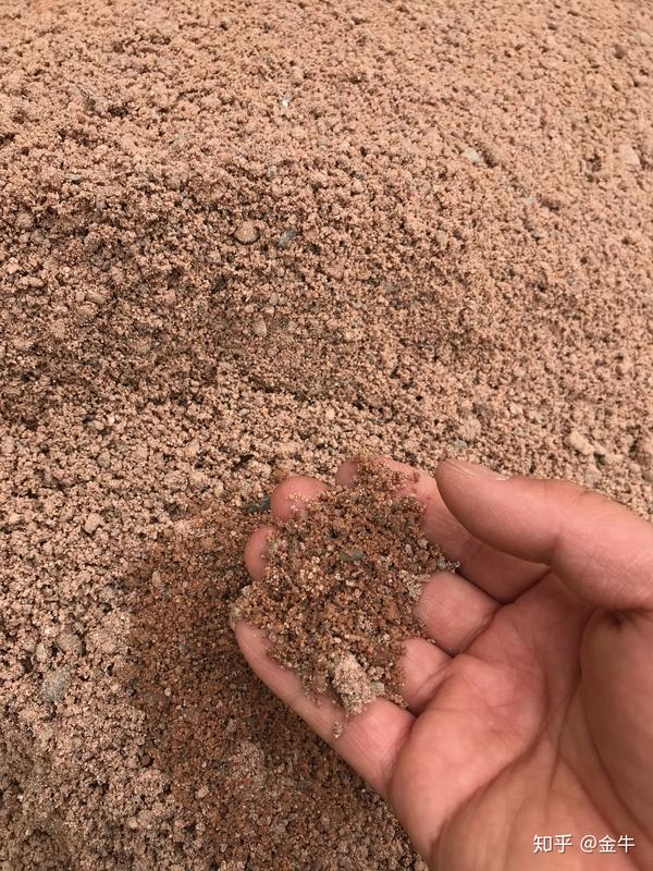 图一是水洗沙,图二是毛沙,毛沙含土不适合用来做