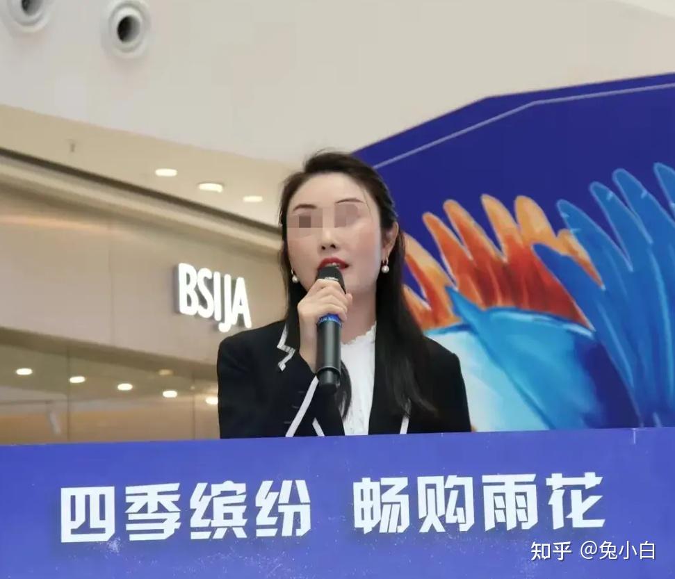 同时,这一事件也引发了广泛的讨论和反思,公众对于公职人员的道德标准